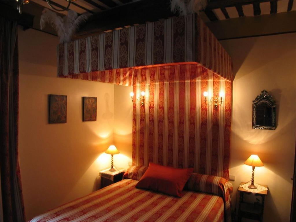 Bize De La Tour Bed and Breakfast Saint-Bonnet-du-Gard Kamer foto